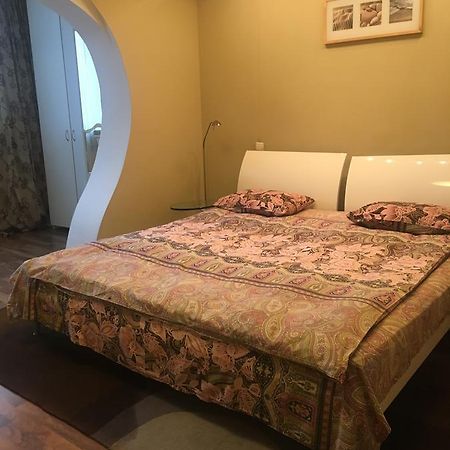 Hotel Service Predslava On Antonovicha Street 키예프 외부 사진