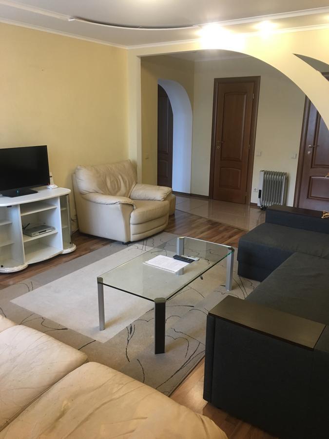 Hotel Service Predslava On Antonovicha Street 키예프 외부 사진