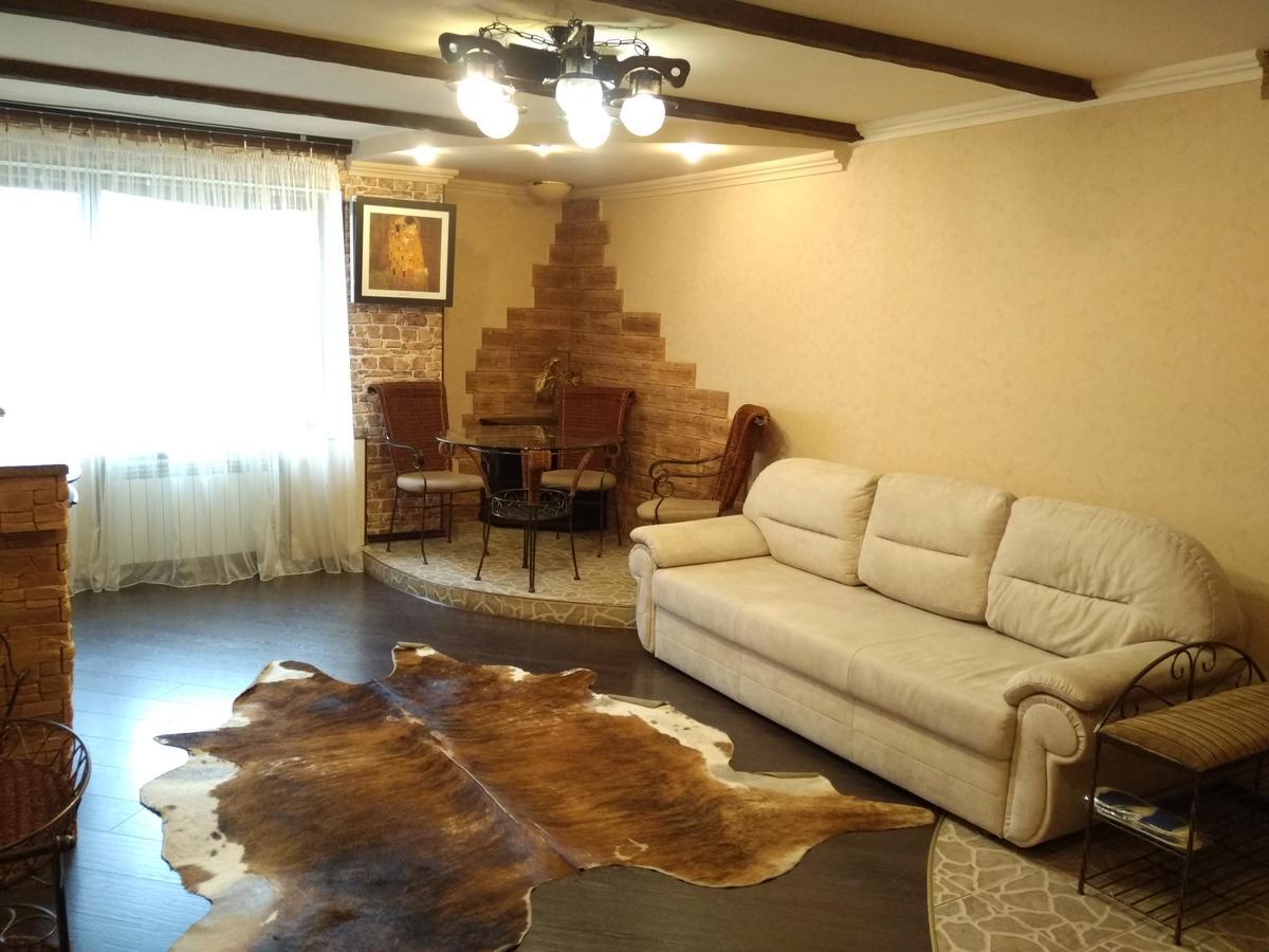 Hotel Service Predslava On Antonovicha Street 키예프 외부 사진