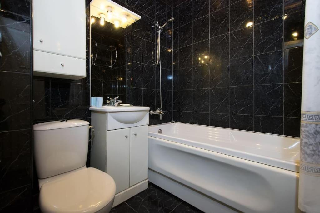 Hotel Service Predslava On Antonovicha Street 키예프 외부 사진