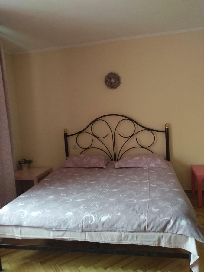 Hotel Service Predslava On Antonovicha Street 키예프 외부 사진